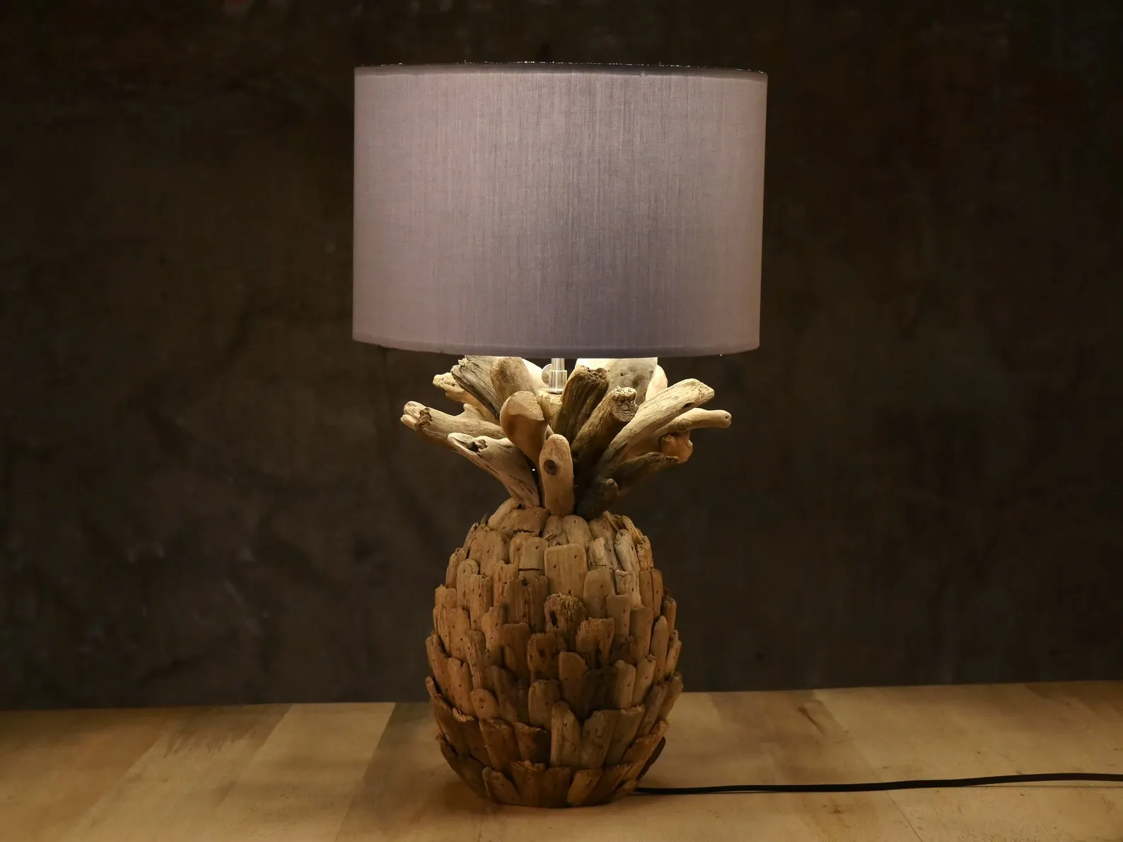Driftwood pineapple table lamp accent