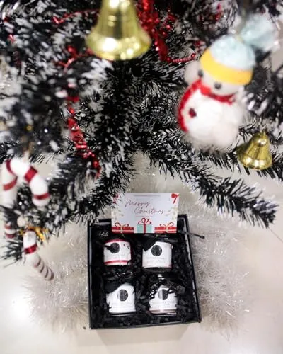 Wrapped up Love Scented Candles Christmas Gift Hamper (Red) - Pack of 4 mini scented candles